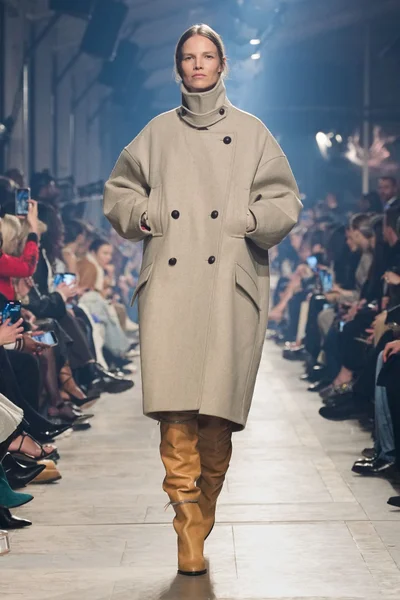 Look 3